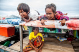 People of the Ocean : Barisaya and her children Romi and Ina are waiting for Barisaya’s husband and father in law to come back from Semporna with fuel and food.