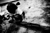 libya at the crossroads 7 : Dushka, the daughter of the only female soldier plays with her mum's gun